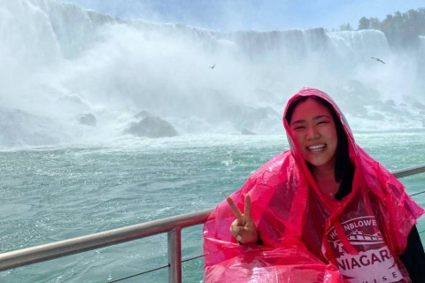 Lydia Yoon at Niagra Falls, Ontario