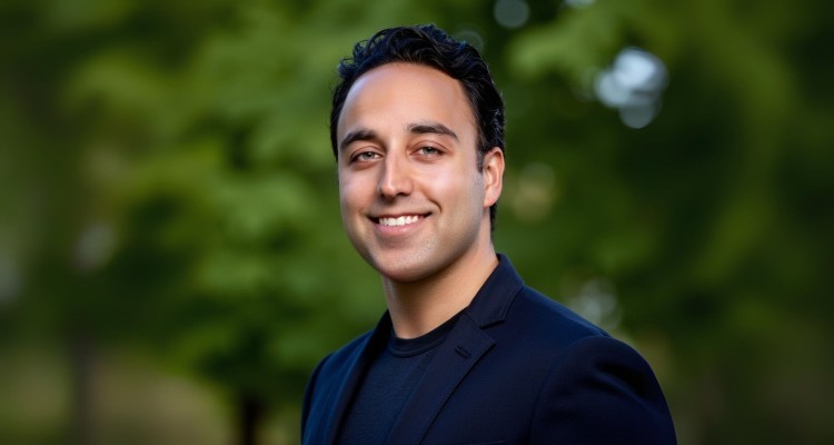 Headshot of Shafiq Vallani